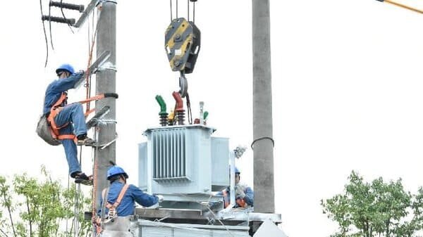 What Are the Key Engineering Considerations for Upgrading Distribution Transformers?